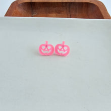 Load image into Gallery viewer, Jack O Lantern Pumpkin Studs - Pink Glitter
